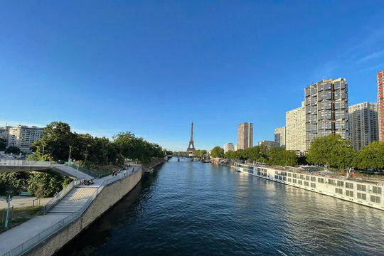 'Ngày rời Paris, anh đã để quên con tim'...