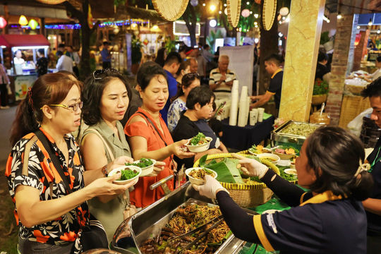 92% du khách Việt tìm món ăn: Có bao nhiêu đĩa thức ăn biết… thở và kể chuyện?