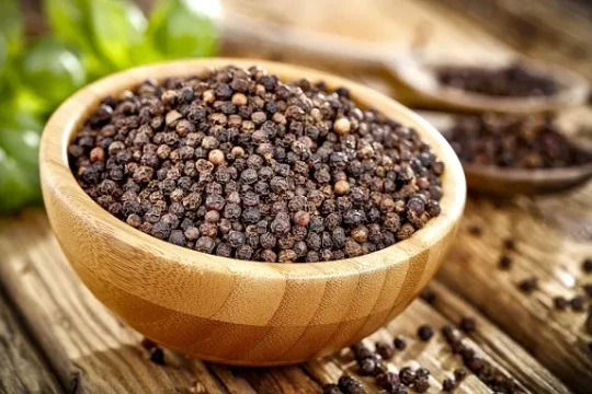 Giá hồ tiêu trong nước bật tăng mạnh, thế giới đi ngang