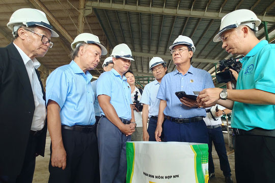 RFID tích hợp QR Code: Nông dân có thể tự kiểm tra phân bón bằng điện thoại