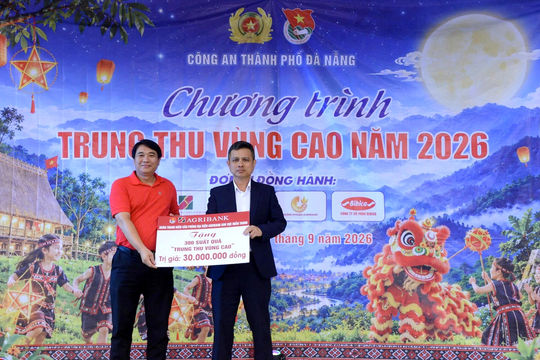 Agribank mang trung thu ấm áp đến với học sinh vùng cao Đà Nẵng