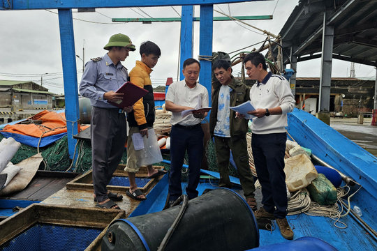 "Siết" IUU tại miền Trung : Soát từ bờ, quản từ biển