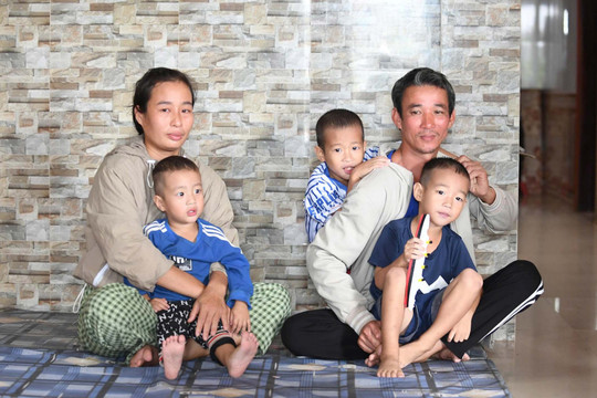 Ngư dân 8 giờ vật lộn trên sóng biển: Phải sống !