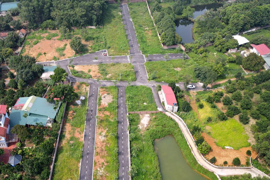 Áp thuế 0,2% với đất bỏ hoang: Mức phạt bằng đất lấn chiếm