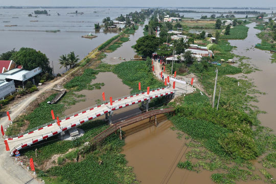 Nhịp cầu 2,9 tỉ đồng nối đôi bờ: Khơi thông mạch sống vùng giáp ranh Tân Hưng - Vĩnh Thạnh