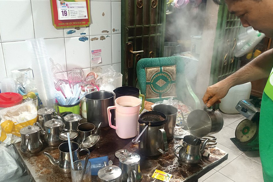 Sương vàng ở cà phê ông Chệt