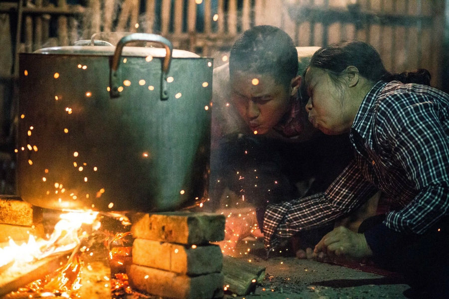 Ta về với mẹ ta thôi