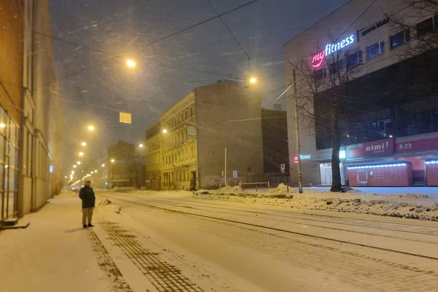 Tết, trong vệt đèn vàng từ xe buýt xứ Latvia