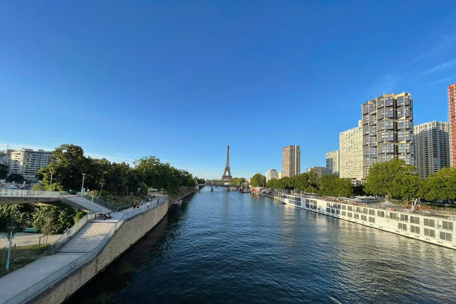 'Ngày rời Paris, anh đã để quên con tim'...