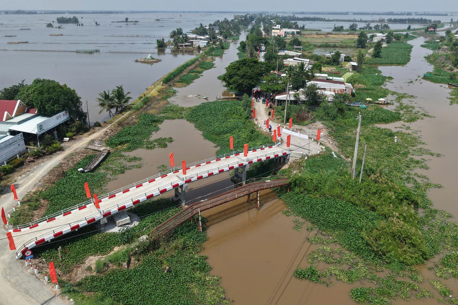 Nhịp cầu 2,9 tỉ đồng nối đôi bờ: Khơi thông mạch sống vùng giáp ranh Tân Hưng - Vĩnh Thạnh
